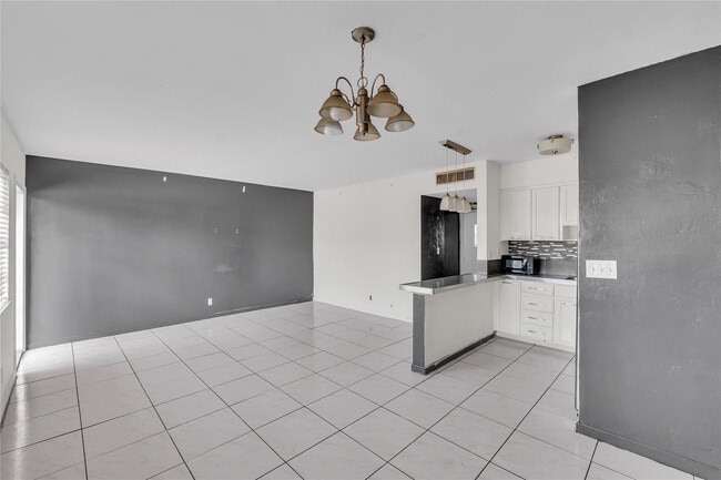 Building Photo - 4050 NE 12th Terrace