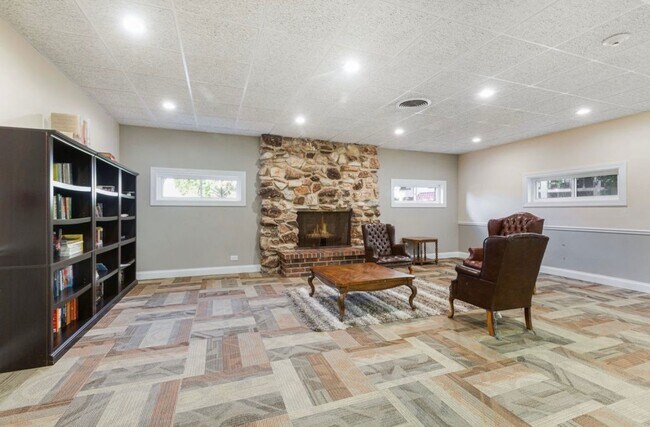 Foto del edificio - 450 Plum Creek Dr