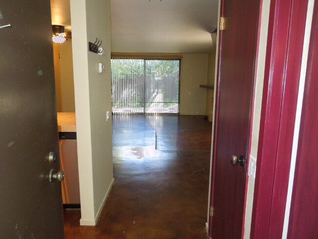 Foto del edificio - 2280 Woodside Ln