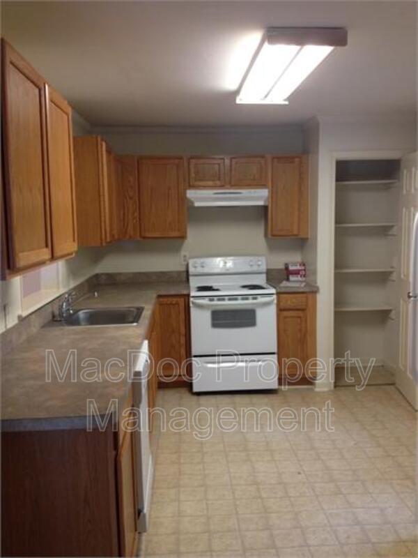 Building Photo - 16253 Monrovia Rd
