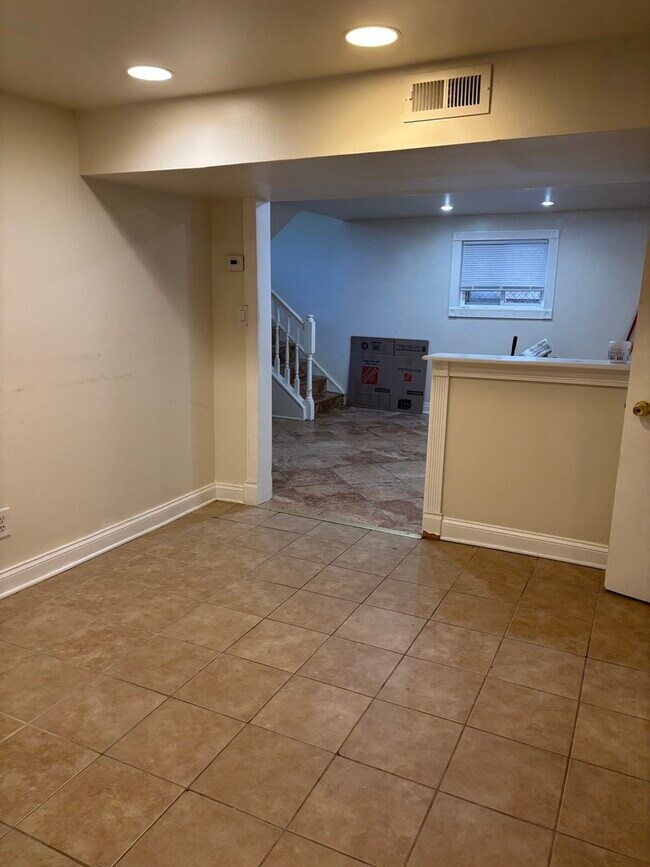 Building Photo - 2824 N Kolmar Ave