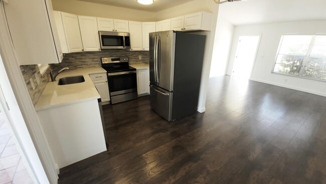 Building Photo - 135 Village Cir