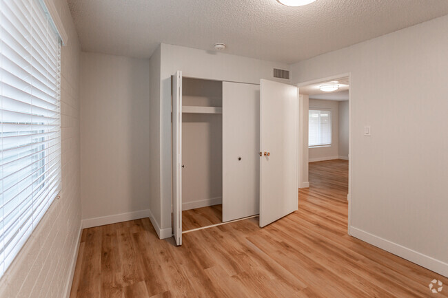 C - 2BD, 1BA - 622SF - Phoenix Manor