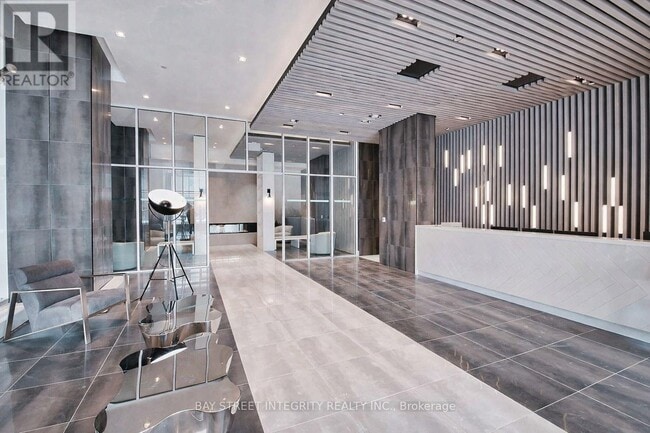 Photo du bâtiment - 2485 Taunton Rd