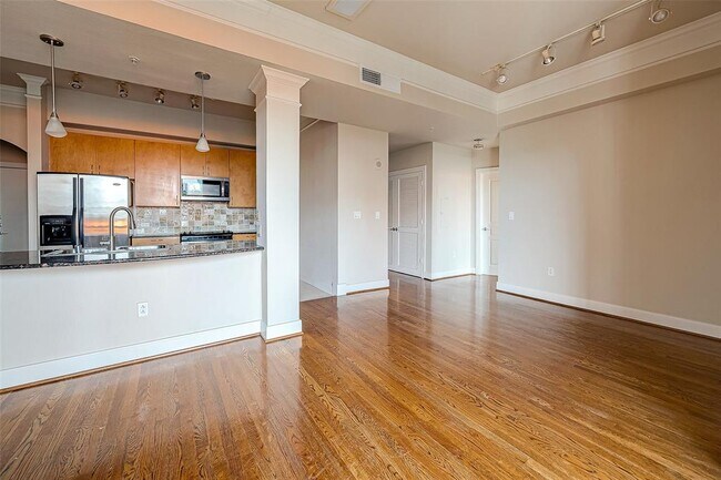 Building Photo - 3333 Allen Pkwy