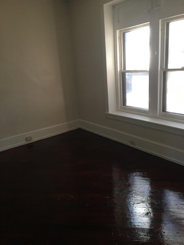 Building Photo - 437 Chestnut St