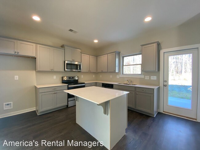 Building Photo - 4 br, 2.5 bath House - 7941 St. James Drive