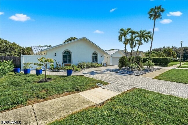 Building Photo - 2467 Pinewoods Cir