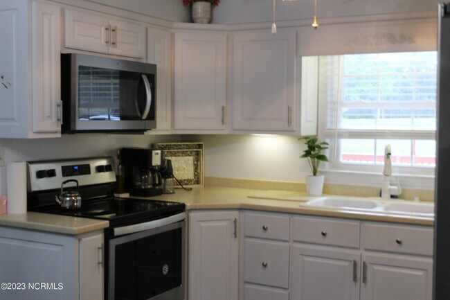 Building Photo - 204 N Country Club Rd