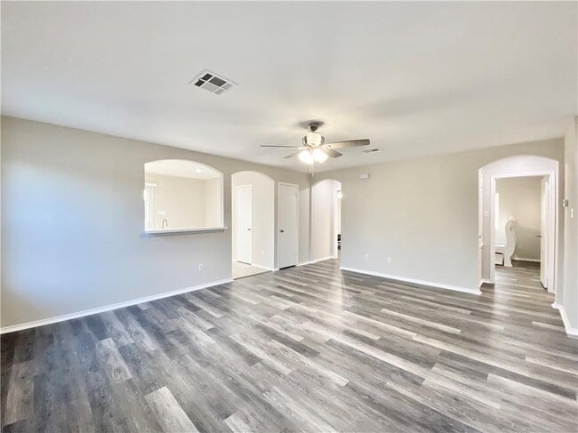 Building Photo - 305 Mesa Dr