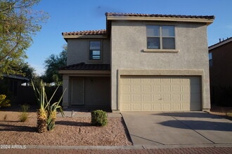 Building Photo - 2935 E Cherry Hills Dr