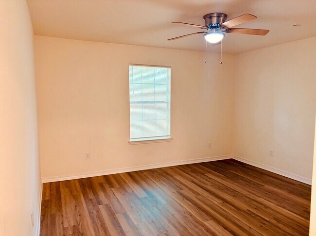 Foto del edificio - 965 Middle Ln