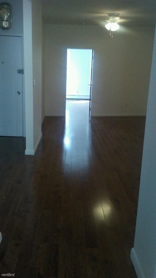 Foto del edificio - 6069 Myrtle Ave