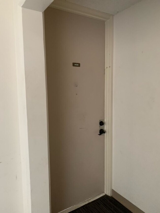 Foto del edificio - Salt Lake Area - Lakeside West building - 1 bedroom, 1 bath unit w/1 parking - Avail now