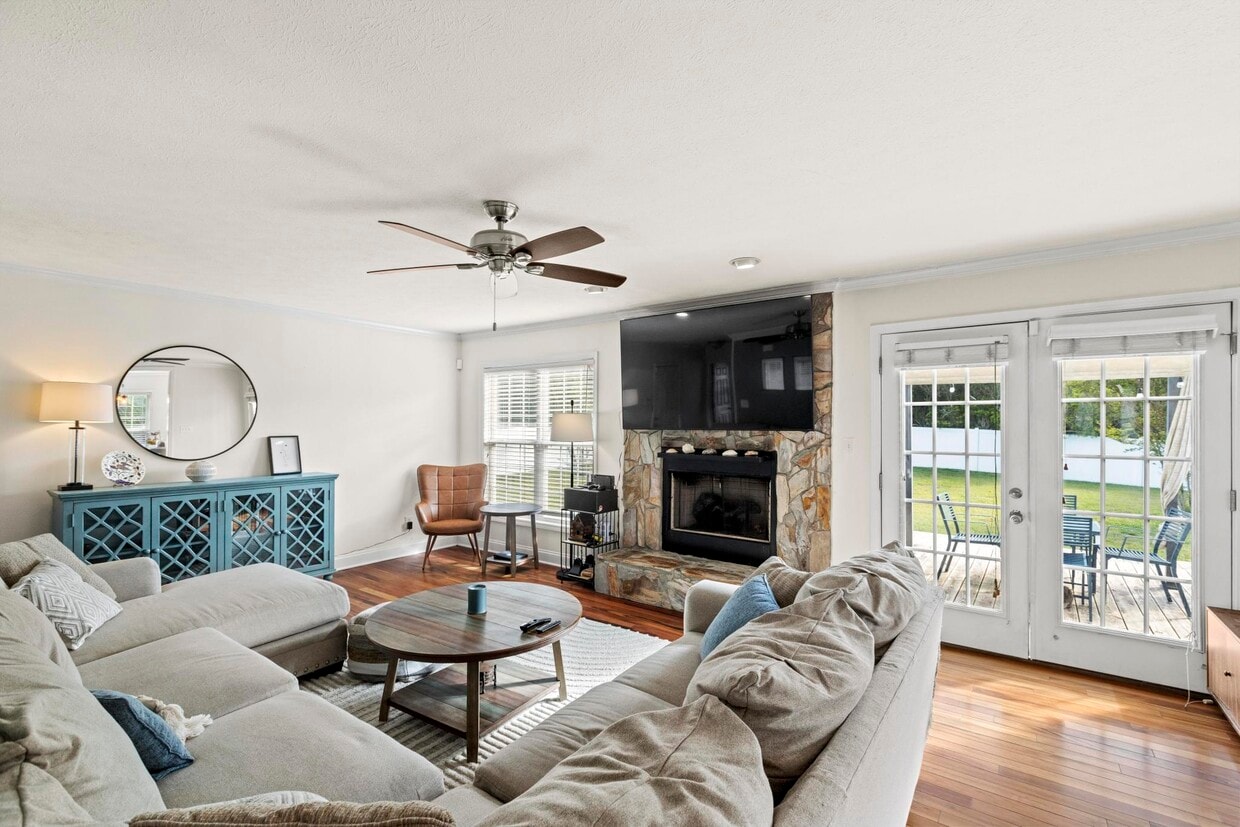 Building Photo - 100 Westmont Rd