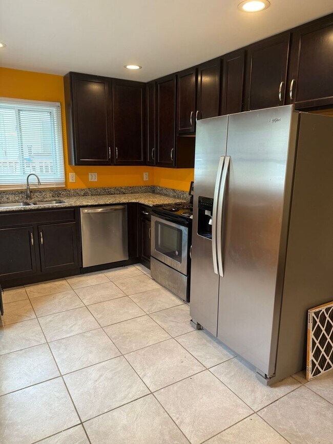 Foto del edificio - Cozy 2 Bedroom Home Convenient to Gate Cit...