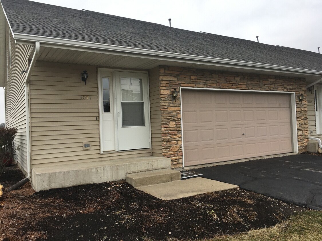 1071 Alexandria Dr Unit 1071, Sycamore, IL 60178 Room for Rent in