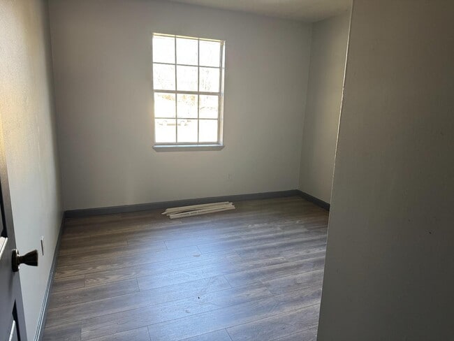 Building Photo - 2613 12th Ave N