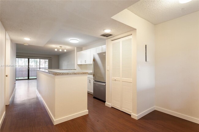 Building Photo - 1021 Mockingbird Ln