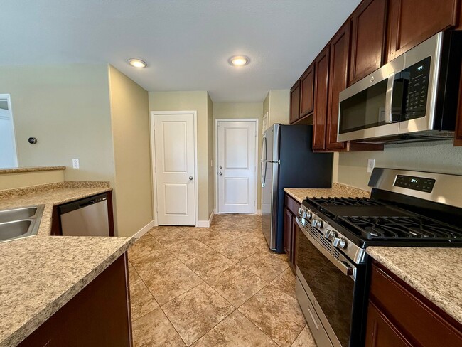 Building Photo - Charming 3/BD 2.5/BA Home with Spacious Ba...