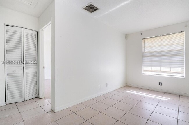 Photo - 415 NW 60th Way House