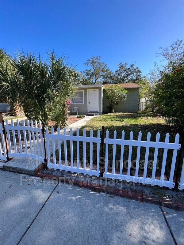 2354 38th St S, Saint Petersburg, FL 33711 House for Rent in Saint