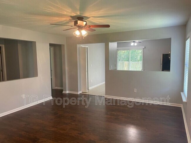 Foto del edificio - 283 Buck Run Way