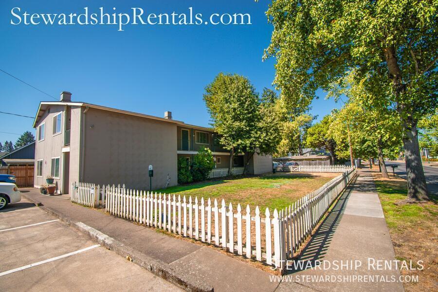 Primary Photo - 32786 E Pearl St