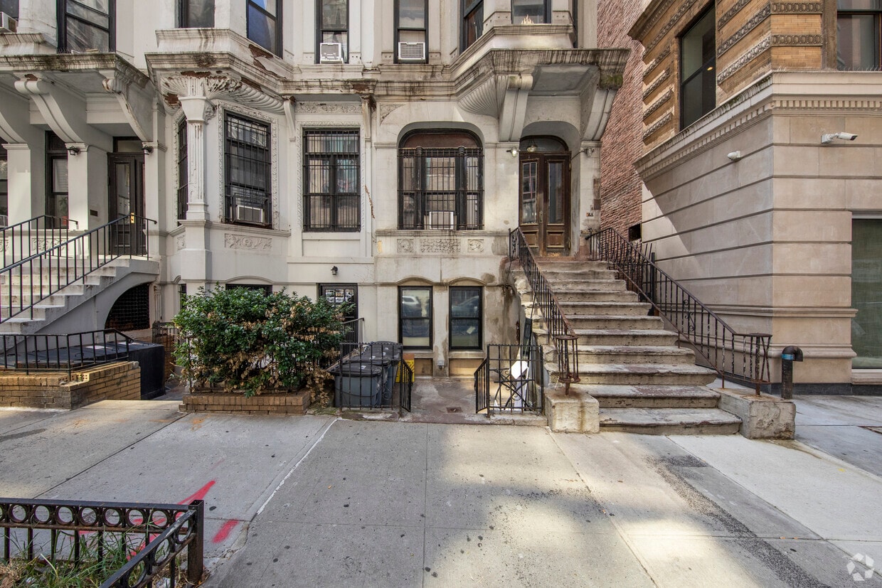 Building Photo - 148 W 70TH St