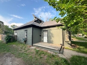 Building Photo - 306 E 7th Ave