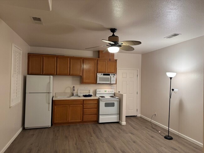 Foto del edificio - 606 Leah Ln