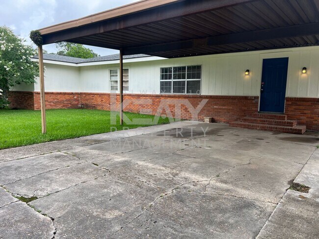 Foto del edificio - 3 Bedroom, 2 Bathroom House is Available Now!
