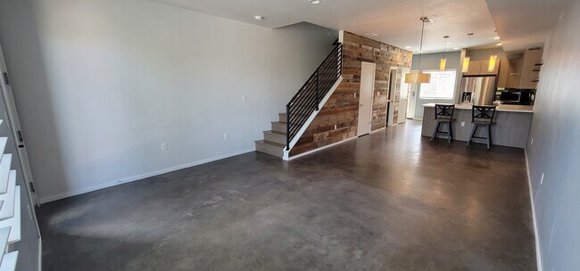 Foto del edificio - 3170 E 33rd Ave