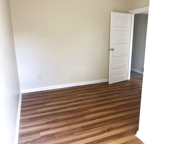 Building Photo - 251 Maple Ave
