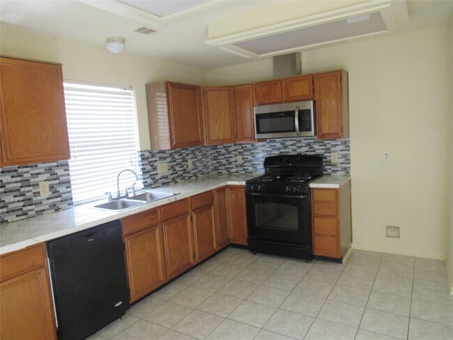 Foto del edificio - 5418 Imperial Grove Dr
