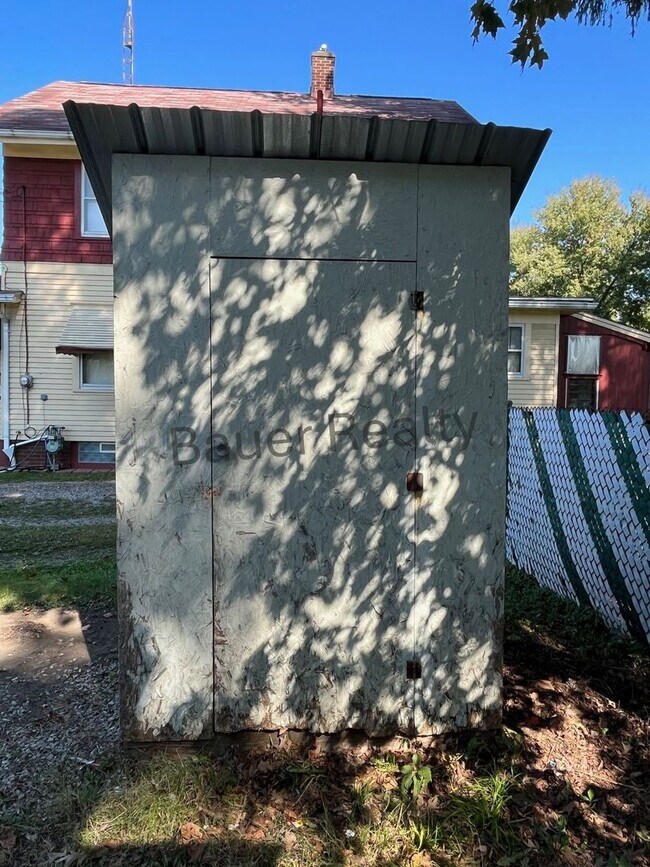 Foto del edificio - Three Bedroom Home