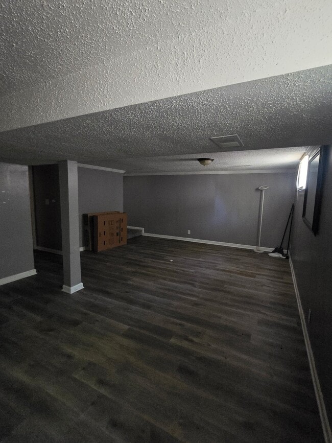 Building Photo - 9809 Wallace Ave