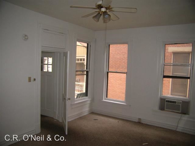 Building Photo - 240 1/2-238-240-2 W Hubbard Ave