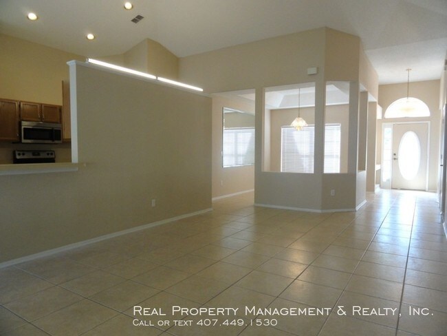 Building Photo - Spacious 4 BR / 2 BA House in Waterford Lakes