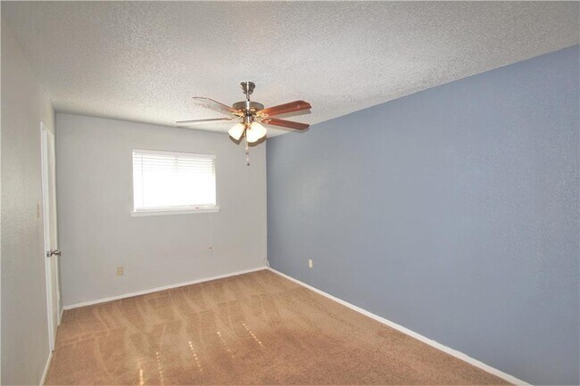 Foto del edificio - 1320 Southport Dr