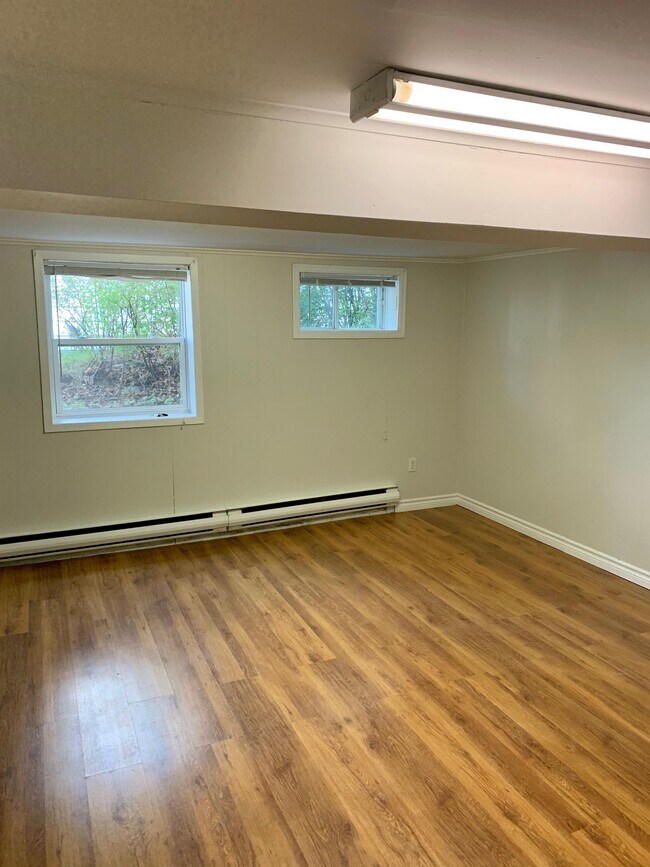 Photo du bâtiment - 169 University Ave