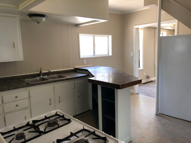 Building Photo - Large 2 Bedroom Southside Holland
