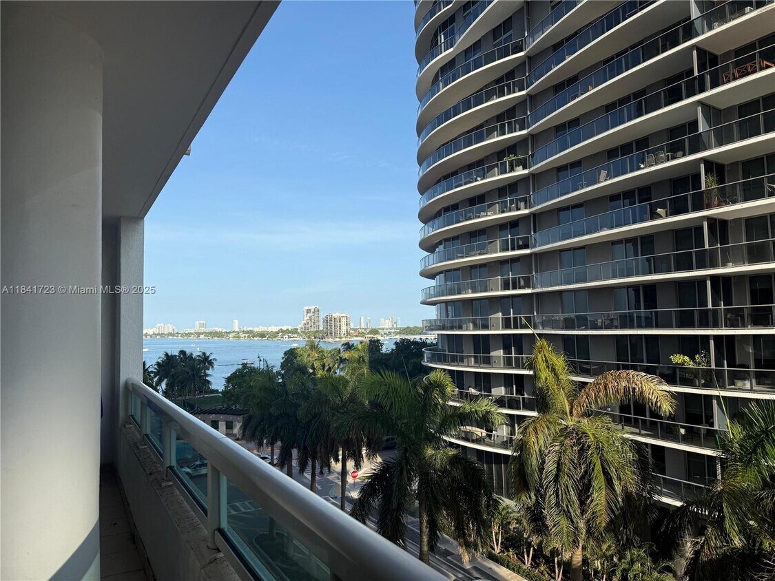 Foto principal - 1800 N Bayshore Dr