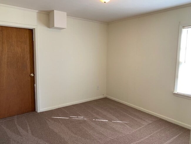 Building Photo - 4BD/2B beautiful home