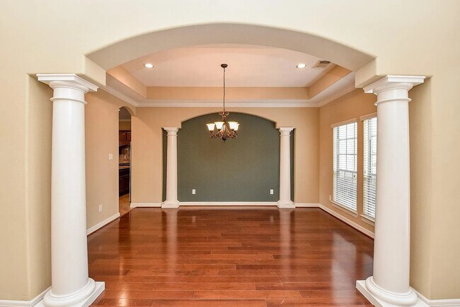 Foto del edificio - 10015 Nicollet Lake Ln