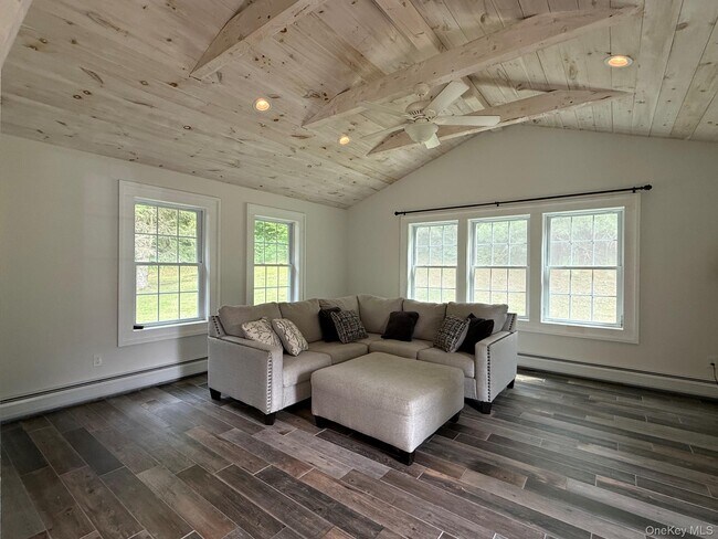 Foto del edificio - 463 Doodletown Rd