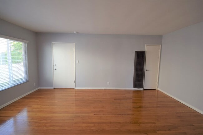 Building Photo - 823 Orange Grv Ave