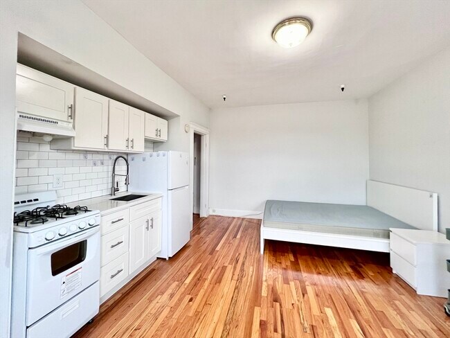 Foto del edificio - 1330 Commonwealth Ave