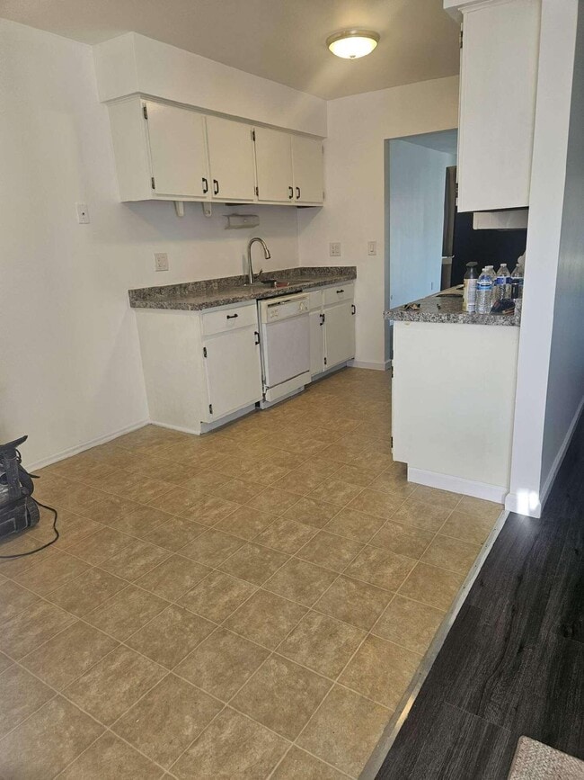 Building Photo - 13842 Keating Dr