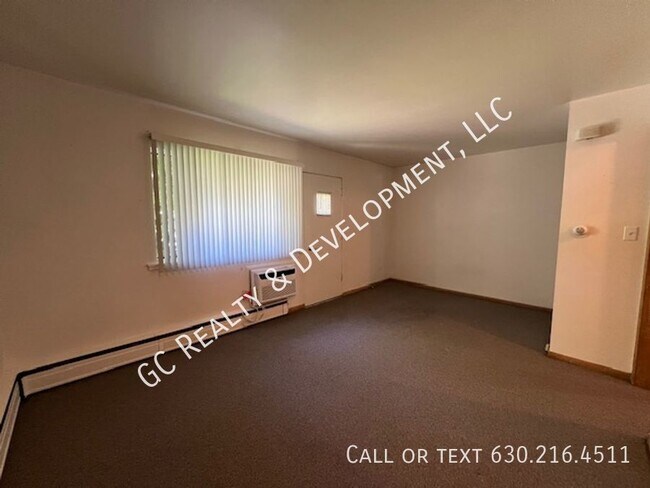 Building Photo - ***DOWNERS GROVE LOCATION / 1 BDRM - 1 BTH...